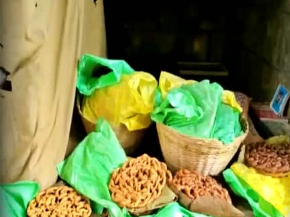 Temple Prasad Issue: జిలేబీ జగడం... ఆలయ అధికారి చెంప చెళ్లు!