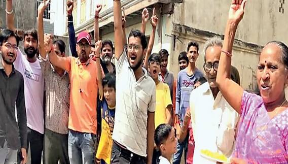 ભાવિનાએ સિલ્વર મેડલ જીતતાં મહેસાણાના આ ગામમાં દિવાળી જેવો માહોલ, ફટાકડા ફૂટ્યા, મીઠાઈ વહેંચાઈ ને...... ભાવિનાએ સિલ્વર મેડલ જીતતાં મહેસાણાના આ ગામમાં દિવાળી જેવો માહોલ, ફટાકડા ફૂટ્યા, મીઠાઈ વહેંચાઈ ને......