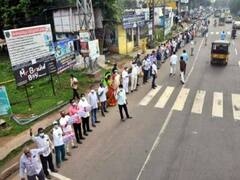 Vizag Steel Plant Protest: విశాఖ ఉక్కు పోరు @ 200వ రోజు... 10 కి.మీ మానవహారంతో నిరసన.. పట్టువదలని కార్మికులు