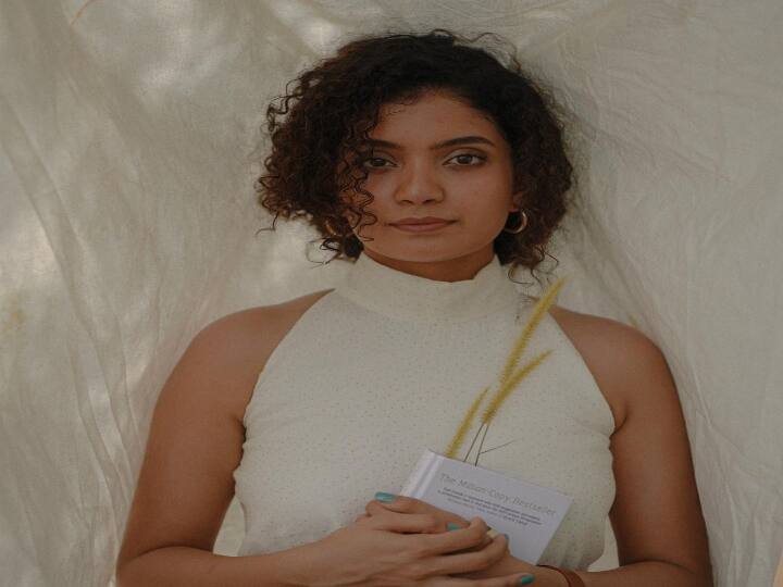 நீயும் நானும் போர்வைக்குள்ளே.. சிறு மேகம் போலே மிதக்கிறேன்