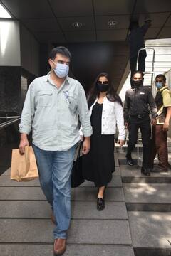 Spotted: पति Siddharth Roy Kapoor के साथ स्टाइलिश अंदाज में घूमती दिखीं Vidya Balan, देखिए शानदार तस्वीरें