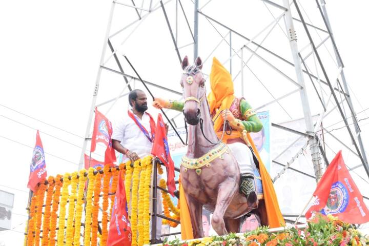 ఓయూ ఉద్యమాల గడ్డ అని, ఇక్కడకు రాగానే ఒళ్ళు పులకరించిపోతుందని మంత్రి అన్నారు. కొత్త జోనల్ విధానం కోసం ఇన్ని రోజులు ప్రభుత్వం ఆగిందని, ఇక త్వరలో ఉద్యోగ నోటిఫికేషన్ విడుదల చేస్తామని శ్రీనివాస్ గౌడ్ హామీ ఇచ్చారు.