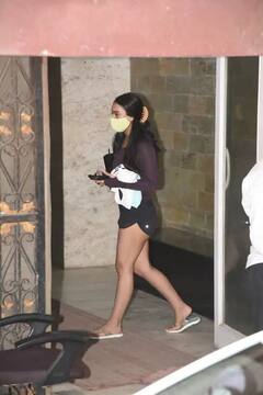 ਮੁੰਬਈ 'ਚ ਕਾਜੋਲ ਨਾਲ ਆਊਟਿੰਗ ਕਰਦੀ ਦਿਖੀ ਅਜੇ ਦੇਵਗਨ ਦੀ ਧੀ ਨਿਆਸਾ, ਸ਼ੌਰਟ ਡ੍ਰੈਸ 'ਤੇ ਟਿਕੀਆਂ ਸਭ ਦੀਆਂ ਨਜ਼ਰਾਂ