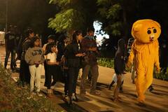 Tank Bund: ట్యాంక్ బండ్ మీద వాహనాలకు నో ఎంట్రీ.. పర్యాటకులు ఎలా ఎంజాయ్ చేస్తున్నారో చూడండి