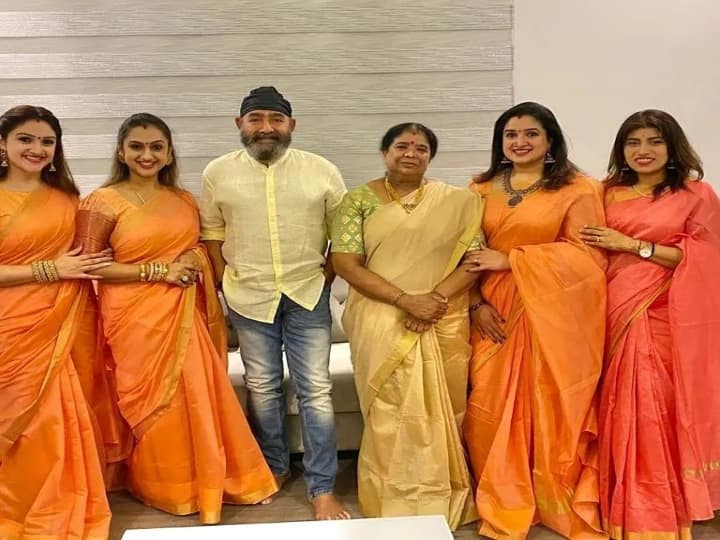 மனைவி , மகள் மற்றும் மருமகள்களுடன் பிறந்த நாள் கொண்டாட்டம் மிக மகிழ்ச்சியாக நடைபெற்றது