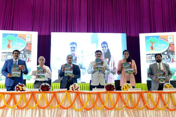 InPics: విశాఖలో పీవీ సింధు సందడి... సింధుని సత్కరించిన RINL సిబ్బంది...  RINL బ్రాండ్ అంబాసిడర్‌గా సింధు