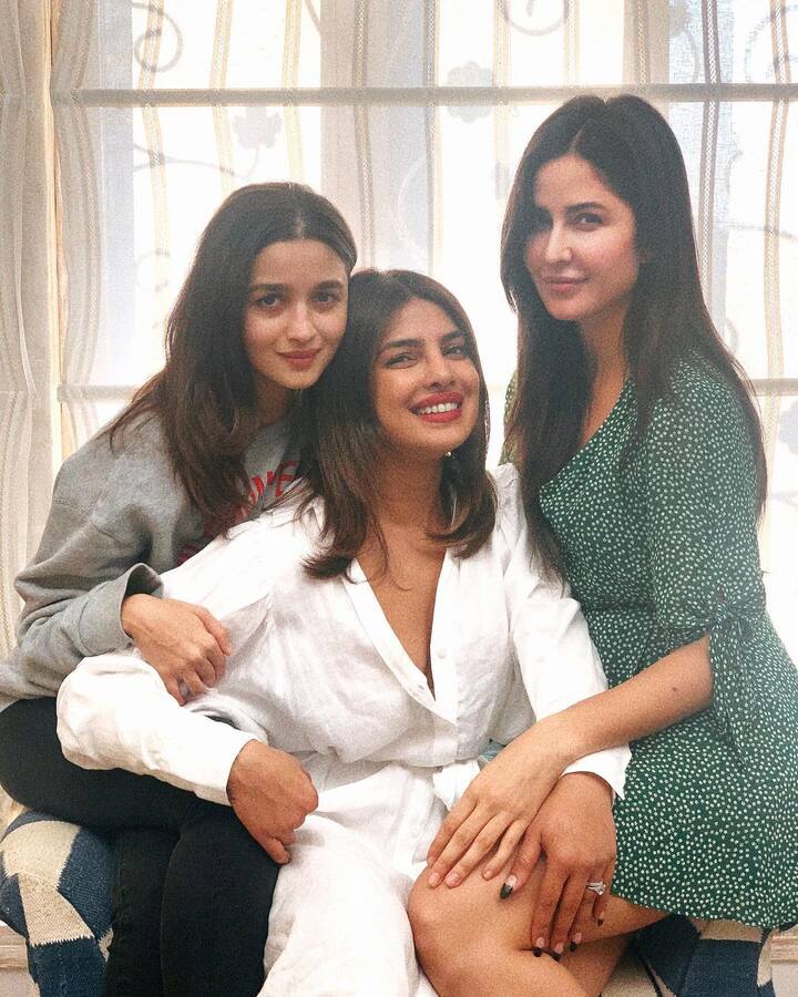 या फोटोंमध्येही आलिया नेहमीप्रमाणे सुंदर दिसत आहे.(photo courtesy : @aliaabhatt Instagram)