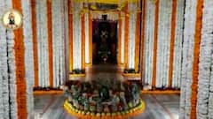 Krishna Janmashtami 2021 : कृष्ण जन्माष्टमीनिमित्त विठुरायाच्या राऊळी फुलं आणि फळांनी सजली