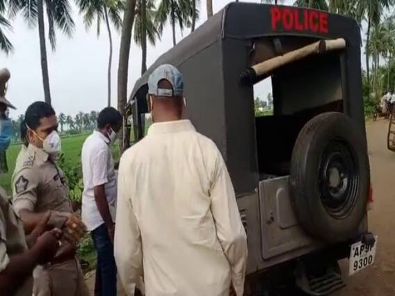 West Godavari: ప్రజాసమస్యలపై నిలదీస్తే లాఠీ ఛార్జ్‌.. విస్మయం కలిగిస్తున్న పోలీసుల తీరు