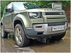 Land Rover Defender 90 India review: बारिश और पतली सड़कों के लिए ऐसे बेहतर है ये SUV, जानिए इसकी खासियतें