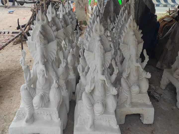 மண்ணுல கத்தினிற் பிறவி மாசற எண்ணிய பொருளெல்லாம் எளிதின் முற்றுறக் கண்ணுதல் உடையதோர் களிற்றுமா முகப் பண்ணவன் மலரடி பணிந்து போற்றுவோம்!