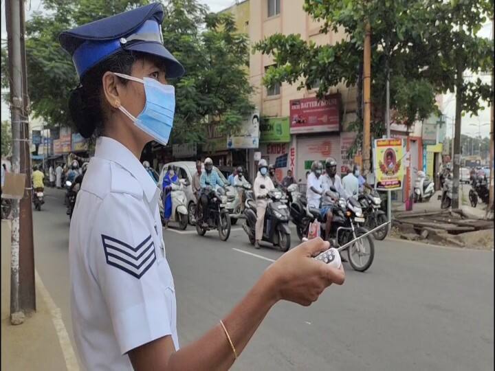 traffic police remotely operate signals Introduction in Coimbatore கோவையில் ரிமோர்ட் கண்ட்ரோல் மூலம் போக்குவரத்து சிக்னலை கட்டுப்படுத்தும் நடைமுறை அறிமுகம்...!