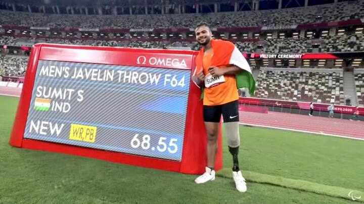 sumit antil javelin thrower wins gold medal with world record Tokyo Paralympics 2020 : भालाफेकपटू सुमित अंतिलची विश्वविक्रमासह सुवर्ण पदकाला गवसणी