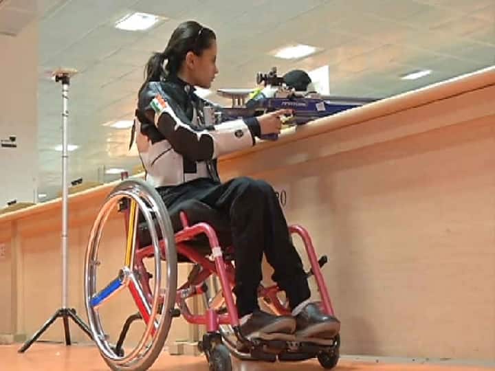 Tokyo Paralympics Avani Lekhara wins Gold Medal in women's 10m AR Standing SH1 Final Avani Lekhara wins Gold : पॅरालिम्पिकमध्ये अवनी लेखराची 'सुवर्ण' भरारी; 10 मीटर एअर रायफलमध्ये सुवर्णपदक