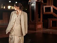 காசியில் வீசிய வாசனை எல்லாம், காதலி உன் குழல் வாசம் - சோனம் கபூர்  போட்டோ ஆல்பம்