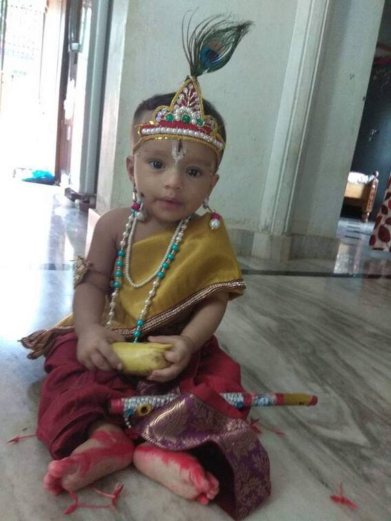 Krishna Janmashtami 2021: కృష్ణాష్టమి సందర్భంగా అలరిస్తున్న కన్నయ్యలు, గోపికలు