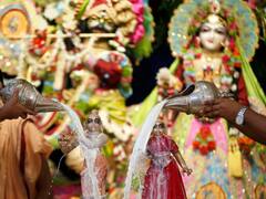 Janmashtami 2021: प्रकट हुए बाल कृष्ण, मथुरा से लेकर द्वारकाधीश तक कान्हा ही कान्हा