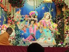 Janmashtami 2021: इस्कॉन मंदिर में श्री कृष्ण जन्माष्टमी की धूम, कान्हा के भजनों पर झूमते नजर आए भक्त 