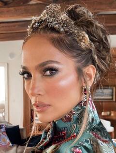 Fashion Faux Pas! Hollywood Diva Jennifer Lopez Accidentally Leaves Price Tag On Dolce & Gabbana Cape