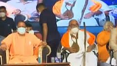 Mathura: CM Yogi ने 'बांके बिहारी' के चरणों में टेका माथा, ढोल-नगाड़ों के साथ की पूजा-अर्चना