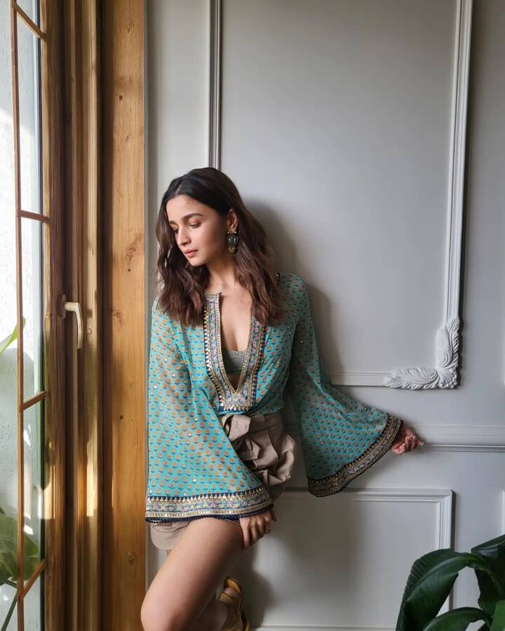 बॉलिवूड अभिनेत्री आलिया भट्ट ही गेल्या काही दिवसांपासून अनेक चित्रपटांच्या शुटींगमध्ये व्यस्त आहे.(photo courtesy : @aliaabhatt Instagram)