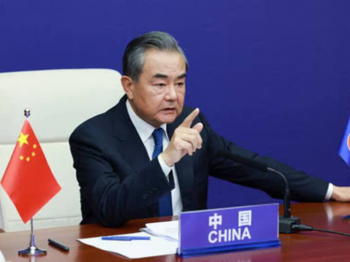 Wang Yi India Visit: कश्मीर पर बयानों को लेकर विवाद के बीच भारत पहुंचे चीन के विदेश मंत्री वांग यी