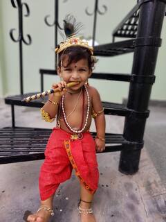 Krishna Janmashtami 2021: కృష్ణాష్టమి సందర్భంగా అలరిస్తున్న కన్నయ్యలు, గోపికలు