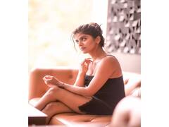 Swagatha Krishnan pics | இன்று உன் கையிலே நான் நூல் பொம்மையே - ஸ்வகதா கிருஷ்ணன் போட்டோஷூட்