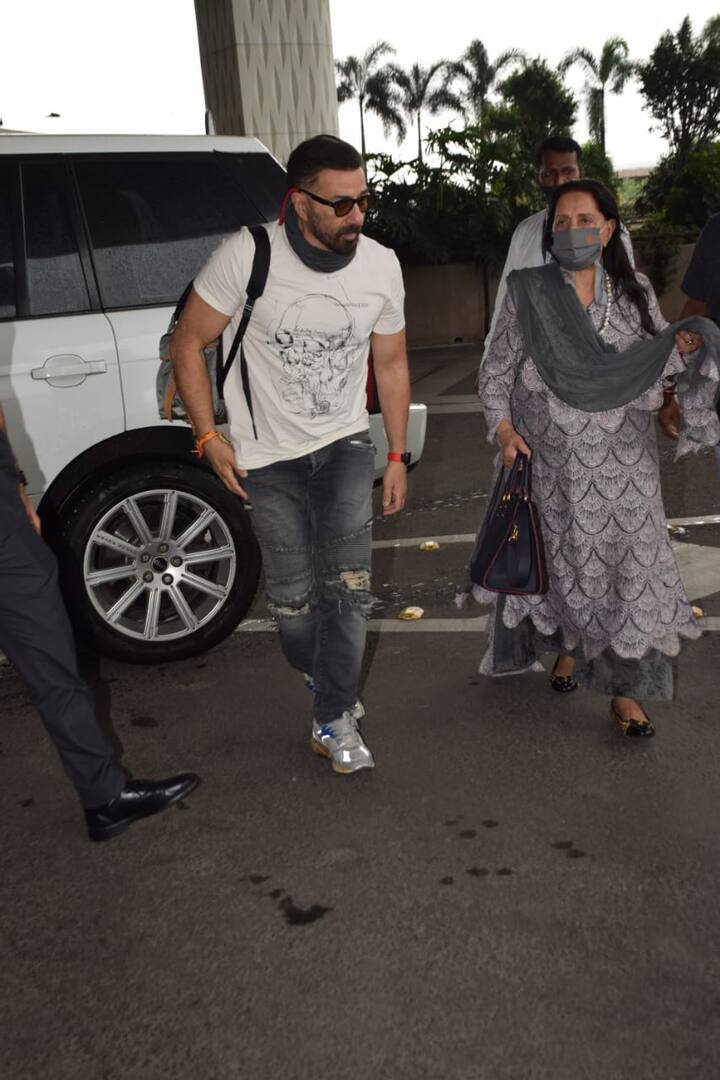 The mother son-duo left for an undisclosed location and headed straight inside the airport. [pic credit: Manav Manglani]