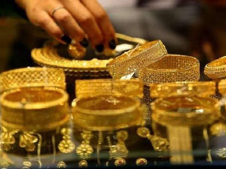 Gold Silver Price Today 1 September 2021 know rates in your city Telangana Hyderabad Andhra Pradesh Amaravati Gold-Silver Price: రెండో రోజు తగ్గిన బంగారం ధరలు.. పసిడి బాటలోనే వెండి పయనం.. నేటి ధరలు ఇలా.. 