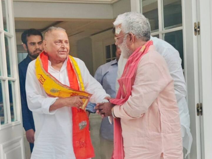 UP Election 2022: UP BJP Chief Swatantra Dev Singh Meets Mulayam Singh Yadav ann UP News: मुलायम सिंह और यूपी बीजेपी अध्यक्ष की मुलाक़ात में क्या बात हुई? जानें