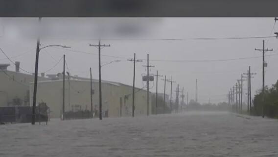 Cyclone At America : Corona सोबत चक्रीवादळाचा कहर, 10 लाख घरांचा वीजपुरवठा खंडीत