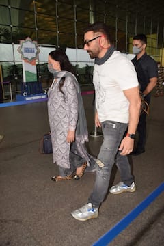 PHOTOS: Sunny Deol Clicked With Mother Prakash Kaur At The Airport