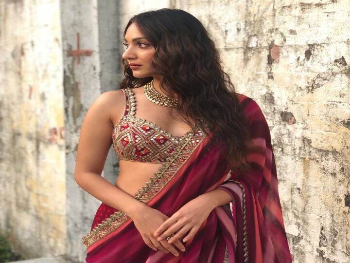 முதலில் ஒரு பிரபல பேபி கிரீம் விளம்பரத்திற்காக தனது தாயுடன் ஒரு விளம்பர படத்தில் நடித்தார். அப்போது, கியாராவிற்கு வயது 8 மாதங்கள் மட்டுமே.