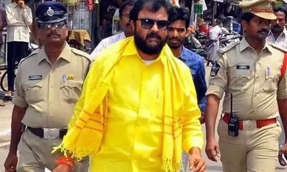 Chintamaneni Arrest : చింతమనేని అరెస్టుతో రాజకీయ దుమారం ! పోలీసులపై టీడీపీ తీవ్ర విమర్శలు..!