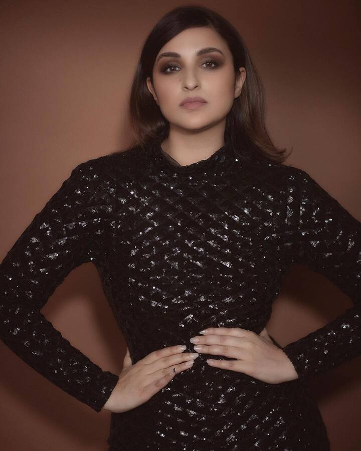 परिणीति ने अपने लुक और फिटनेस पर काफी काम किया है. उनकी फिटनेस में उनकी मेहनत साफ दिखाई देती है.