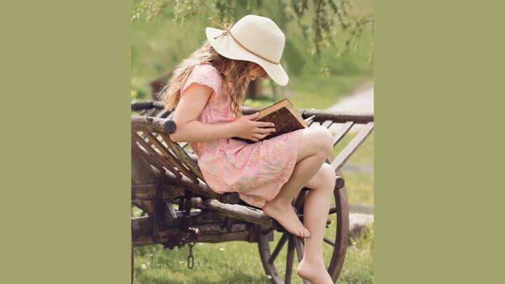 প্রতিদিন বই পড়লে আমাদের জ্ঞানের ভান্ডার আরও বাড়ে। যত বেশি আমরা জানব, তত আমাদের মানসিক উন্নতি হবে।