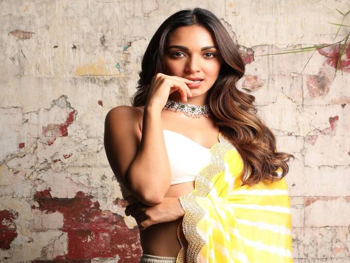 கியாரா மாஸ் மீடியா படிப்பை முடித்துள்ளார். நடிப்பு மீது உள்ள ஆர்வத்தால் சினிமாவிற்கு வந்தார்.