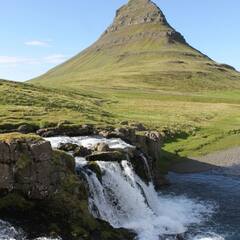 Beautiful Mountains : কোনওটা রামধনুর মতো, কোথাও থ্রি সিস্টারস ; দুনিয়াজুড়ে ছড়িয়ে রয়েছে অপূর্ব সব পর্বত