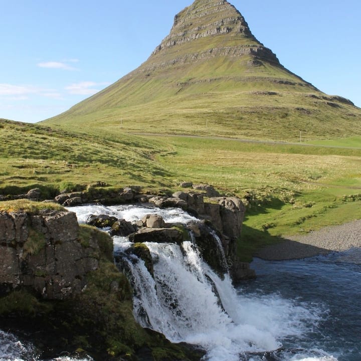 আইসল্যান্ডের কিরকুজুফেল। এটাকে 'দ্য মোস্ট ফটোগ্রাফড মাউন্টেন ইন আইসল্যান্ড' বলা হয়।(ছবি সৌজন্যে : Pixabay)