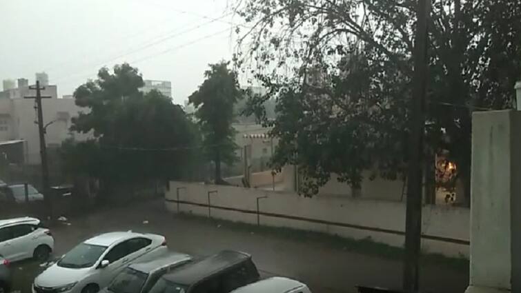 Gujarat Monsoon: After long time rain arriaves in Ahmedabad Ahmedabad Rains: અમદાવાદમા લાંબા સમય બાદ મેઘરાજાની પધરામણી, વાતાવરણમાં ઠંડક પ્રસરી