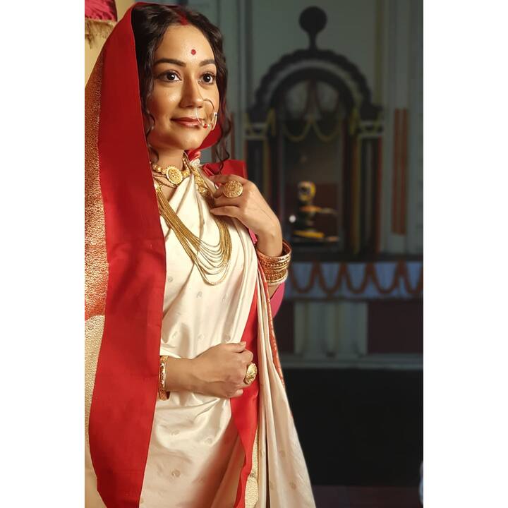 অভিনেতা রুদ্রজিতের সঙ্গে ইতিমধ্যেই আইনি বিয়ে সারা হয়ে গিয়েছে প্রমিতার। কাজ এবং সংসার দুইই সামলাচ্ছেন এই তারকা দম্পতি। প্রমিতা এখন পাকা গৃহিণী।