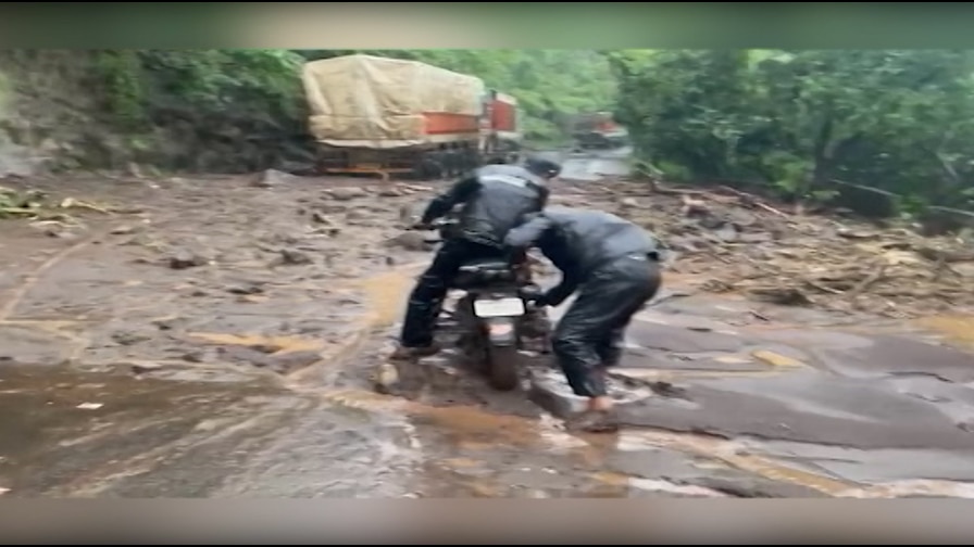 Chalisgaon Flood : चाळीसगावात पुराचं पाणी ओसरलं, हजारहुन अधिक गुरं वाहून गेल्याची प्रशासनाची माहिती