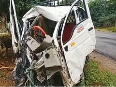 आंध्र प्रदेश: प्रकाशम जिले में संतुलन खोकर डंपर से टकराई टाटा मैजिक, पांच लोगों की मौत