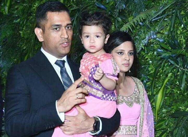 ઉલ્લેખનિય છે કે, ગત વર્ષે 15 ઓગસ્ટે કેપ્ટન કૂલ ધોનીએ આંતરાષ્ટ્રીય ક્રિકેટથી સંન્યાસ લેવાનો નિર્ણય જાહેર કર્યો હતો. તેઓ હવે માત્ર આઇપીએલમાં જ રમે છે અને વધુ સમય પરિવાર સાથે જ વિતાવે છે. ધોનીની ગણતરી ભારતના સૌથી સફળ કેપ્ટનમાં થાય છે. ધોનીની કેપ્ટનશિપમાં ભારતે 2 વર્લ્ડ કપ અને એક ચેમ્પયન્સ ટ્રોફી જીતી હતી.