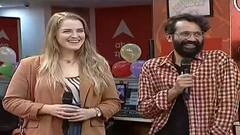 Sarang Sathe & Paula McGlynn : भाडिपाच्या सारंग साठे आणि पॉलासोबत दहीहंडीची धमाल : ABP Majha