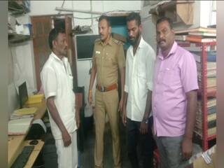 Chengalpattu Father and son arrested for distributing counterfeit currency விடிய விடிய கள்ளநோட்டு அடித்த தந்தை, மகன்... ரூ.4 ஆயிரம் வீட்டு வாடகை தராததால் சிக்கினர்!