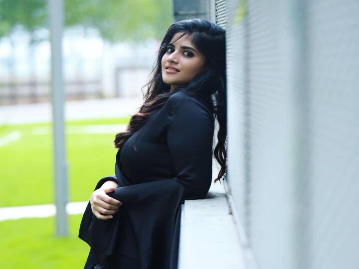 குழந்தை போலே தவழ்கிறேனே உந்தன் பார்வை தீண்டயிலே