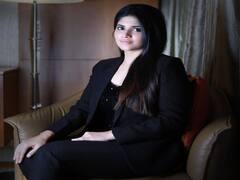 Actress Megha Akash pics | இறகைப்போலே அலைகிறேனே.. உந்தன் பேச்சை கேட்கையிலே - மேகா ஆகாஷ் போட்டோஷூட்