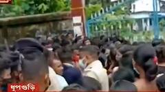 Covid vaccine : ধূপগুড়িতে টিকার লাইনে হুড়োহুড়ি, ধাক্কাধাক্কি, পদপিষ্ট হয়ে আশঙ্কাজনক ৪ । Bangla News